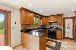 1735 Larson Ln, Roselle, IL 60172 - Photo 3