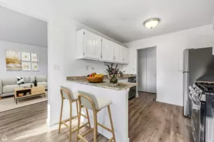 950 E Old Willow Rd, Prospect Heights, IL 60070 - Photo 7