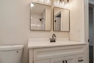 10235 S Rhodes Ave, Chicago, IL 60628 - Photo 21