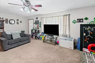 2107 Cedar Ave, Salem, IL 62881 - Photo 11