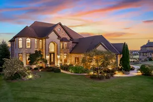 39W431 Longmeadow Ln, Saint Charles, IL 60175 - Photo 1