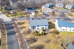 829 Lindsey Ln, Bolingbrook, IL 60440 - Photo 5
