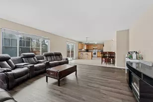 1110 Walker Ct, Antioch, IL 60002 - Photo 7