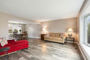 1015 Confederation Dr, Bartlett, IL 60103 - Photo 9