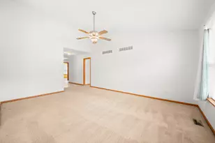 1193 Rose Dr, Sycamore, IL 60178 - Photo 9