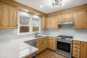 15 White Oak Cir, Saint Charles, IL 60174 - Photo 17