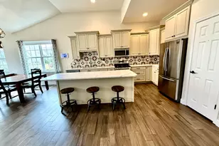 1167 Kingsley Ln, Aurora, IL 60505 - Photo 7