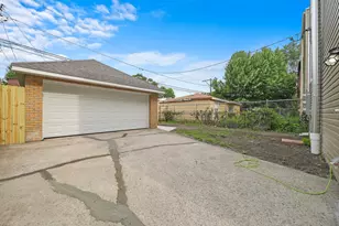 8722 S Kingston Ave, Chicago, IL 60617 - Photo 15