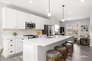 183 Lakeshore Dr, Oswego, IL 60543 - Photo 3