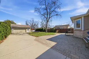 251 N Michigan Ave, Villa Park, IL 60181 - Photo 23