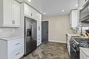 17528 Woodbrook Ln, Lockport, IL 60441 - Photo 5