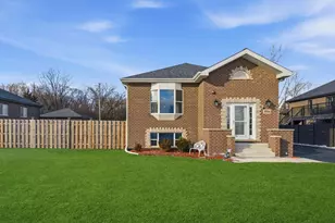 8566 S 83rd Ave, Hickory Hills, IL 60457 - Photo 3