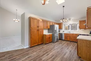 2725 Springdale Cir, Naperville, IL 60564 - Photo 9