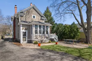 323 W Maple Ave, Libertyville, IL 60048 - Photo 39