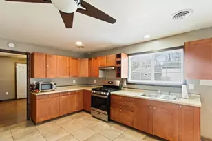 138 W 1st St, Streator, IL 61364 - Photo 7