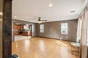 138 W 1st St, Streator, IL 61364 - Photo 5