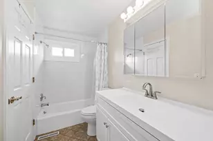 13055 W 28th St, Zion, IL 60099 - Photo 15