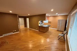 9426 Kelvin Ln, Schiller Park, IL 60176 - Photo 3