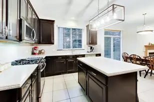 2304 Sarazen Dr, Vernon Hills, IL 60061 - Photo 9