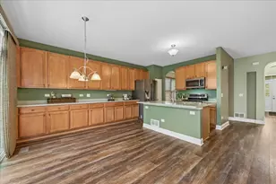 2984 Shamrock Cir, Elgin, IL 60124 - Photo 7