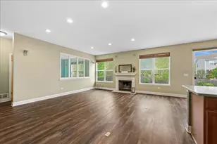 2984 Shamrock Cir, Elgin, IL 60124 - Photo 9