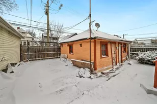 3936 W Cornelia Ave, Chicago, IL 60618 - Photo 33