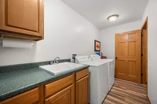 2105 Waterbury Ln W, Sycamore, IL 60178 - Photo 25