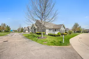 2105 Waterbury Ln W, Sycamore, IL 60178 - Photo 3
