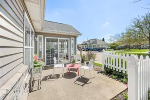 2105 Waterbury Ln W, Sycamore, IL 60178 - Photo 5