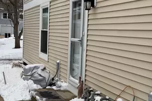 360 Meadow Ct, Vernon Hills, IL 60061 - Photo 3