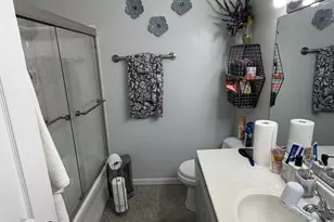 360 Meadow Ct, Vernon Hills, IL 60061 - Photo 19