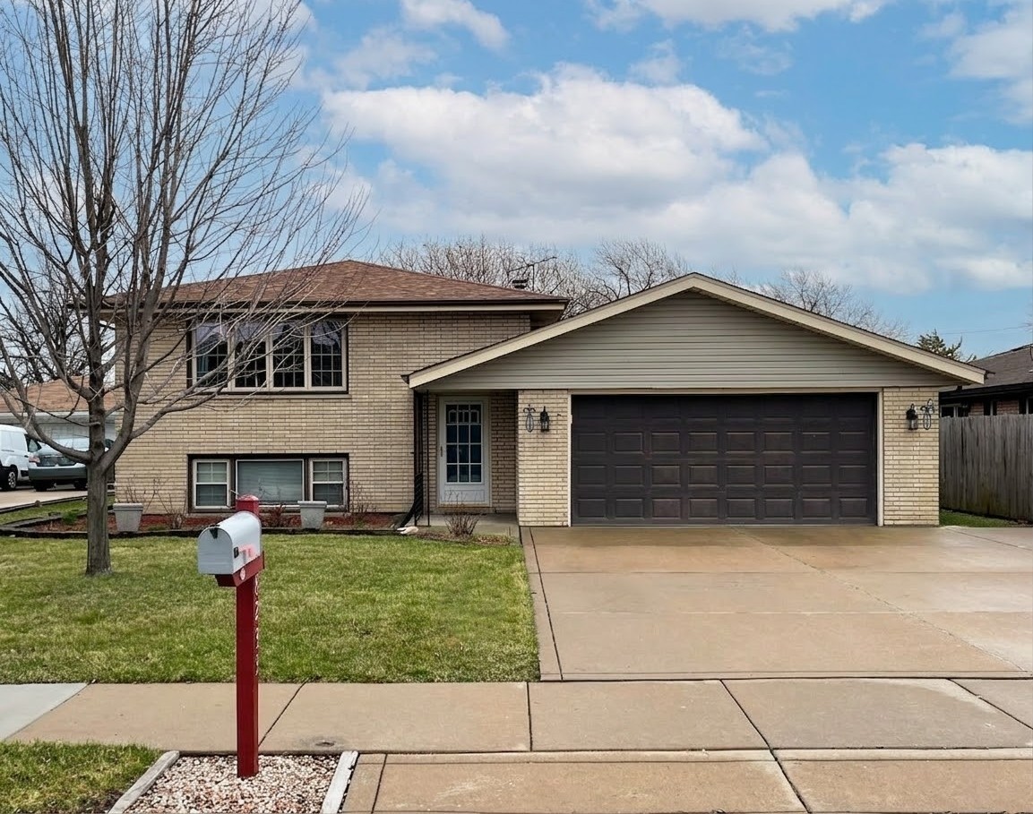 8233 S 76th Ave, Bridgeview, IL 60455 - MLS 12593064 - Coldwell Banker