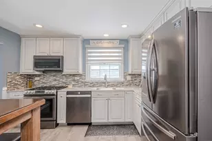 2407 Valley Dr, Lindenhurst, IL 60046 - Photo 7