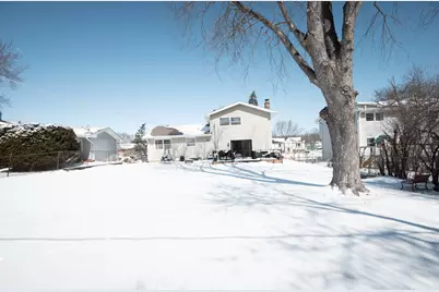 2407 Valley Drive, Lindenhurst, IL 60046 - Photo 25