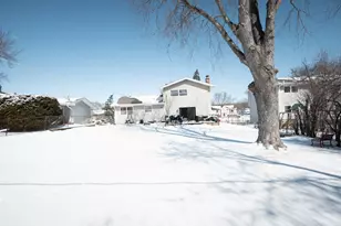 2407 Valley Dr, Lindenhurst, IL 60046 - Photo 25