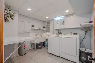 2407 Valley Dr, Lindenhurst, IL 60046 - Photo 23