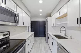 2515 E Olive St, Arlington Heights, IL 60004 - Photo 3