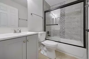 527 E Shag Bark Ln, Streamwood, IL 60107 - Photo 7