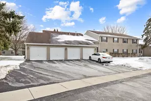 527 E Shag Bark Ln, Streamwood, IL 60107 - Photo 1