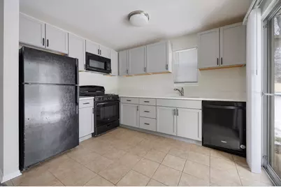 527 E Shag Bark Lane #A, Streamwood, IL 60107 - Photo 5