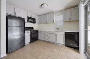 527 E Shag Bark Ln, Streamwood, IL 60107 - Photo 5