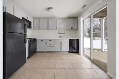 527 E Shag Bark Lane #A, Streamwood, IL 60107 - Photo 3