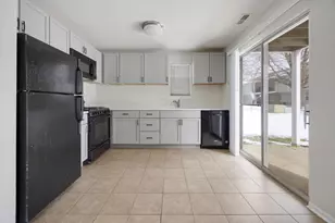 527 E Shag Bark Ln, Streamwood, IL 60107 - Photo 3