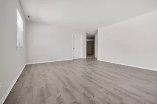 527 E Shag Bark Ln, Streamwood, IL 60107 - Photo 9