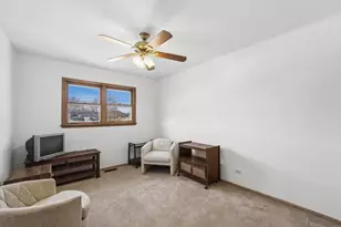 1000 Lancaster Ct, Hoffman Estates, IL 60169 - Photo 15