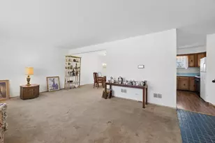 1000 Lancaster Ct, Hoffman Estates, IL 60169 - Photo 7