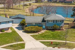 1000 Lancaster Ct, Hoffman Estates, IL 60169 - Photo 3