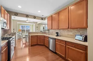 2791 Beacon Point Cir, Elgin, IL 60124 - Photo 11