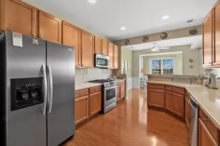 2791 Beacon Point Cir, Elgin, IL 60124 - Photo 9