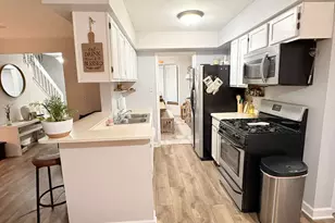 640 Pleasant Pl, Island Lake, IL 60042 - Photo 5